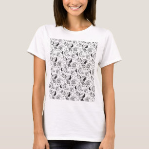 Black & White Paisley Pattern –Elegant Textile Art T-Shirt