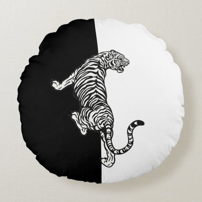 Black White Tiger  Round Cushion (Front)