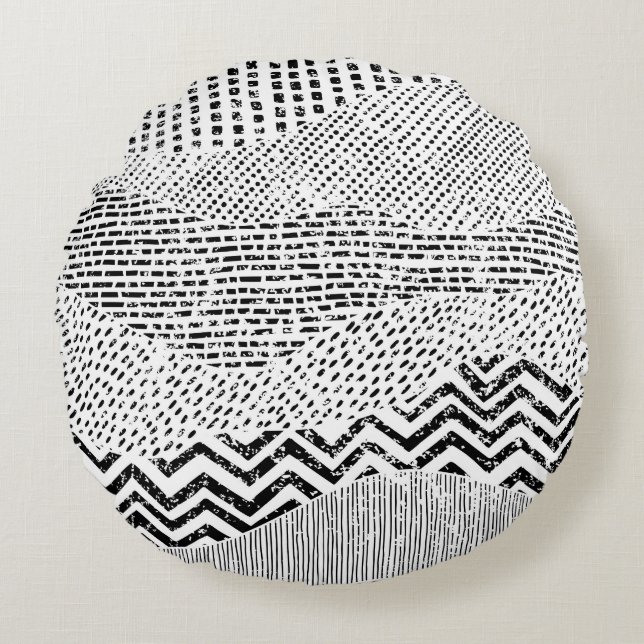 Black White Wavy Patchwork Ornament Round Cushion (Front)