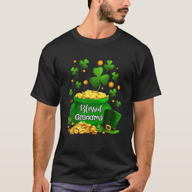 Blessed Grandma Shamrocks St Patricks Day Family M T-Shirt (Front)