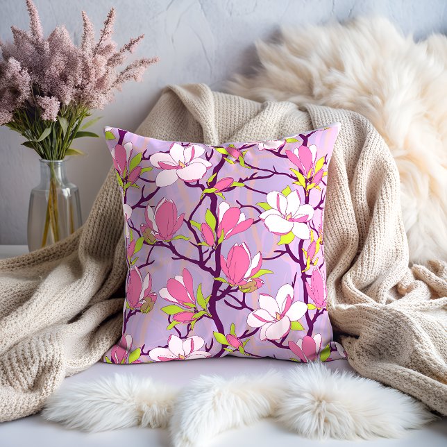 Blooming Magnolia Throw Pillow (Blooming Magnolia Throw Pillow)