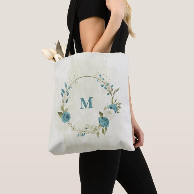 blue and white flowers tote bag (Close Up)
