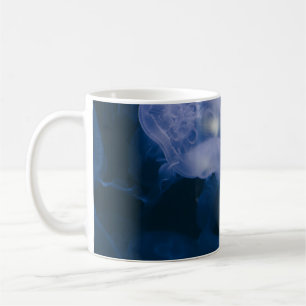 BLUE AND WHITE JELLYFISH IN WATER COFFEE MUG