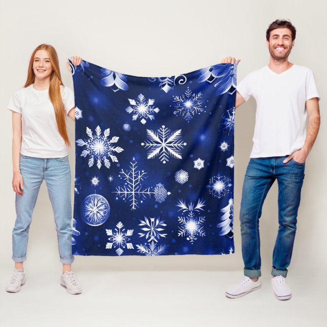 Blue And White Snowflake Pattern Fleece Blanket (In Situ)