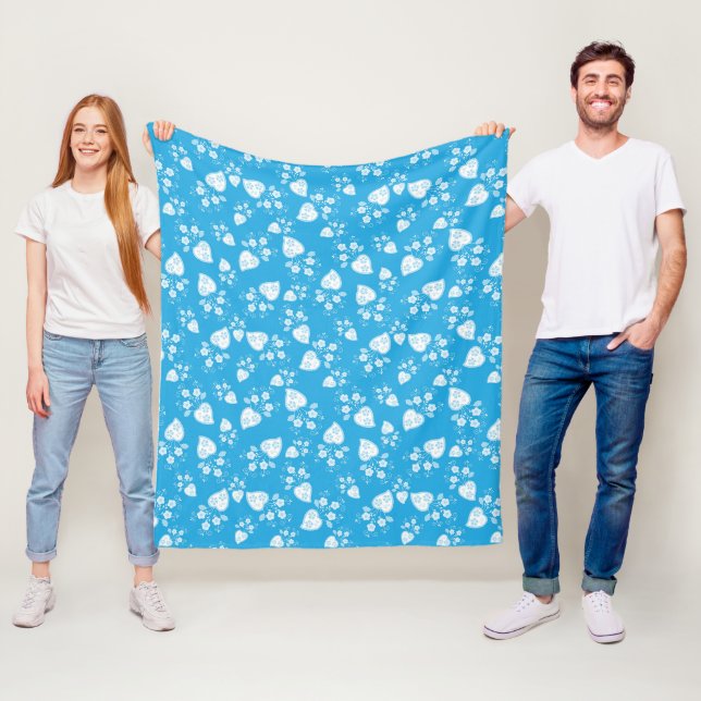 Blue blossom heart with flowers pattern fleece blanket (In Situ)