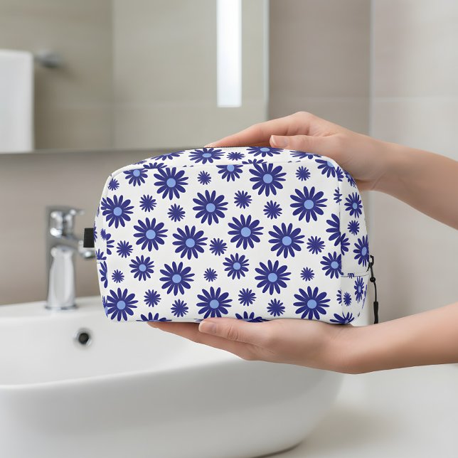 Blue Daisy Pattern Dopp Kit (blue daisy pattern dopp kit)