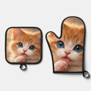 Blue-Eyed Paw licking Kitten Oven Mitt & Pot Holder Set