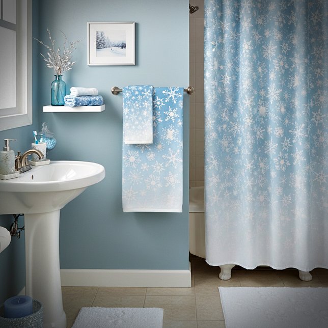 Blue gradient snowflakes bath towel set (Creator Uploaded)