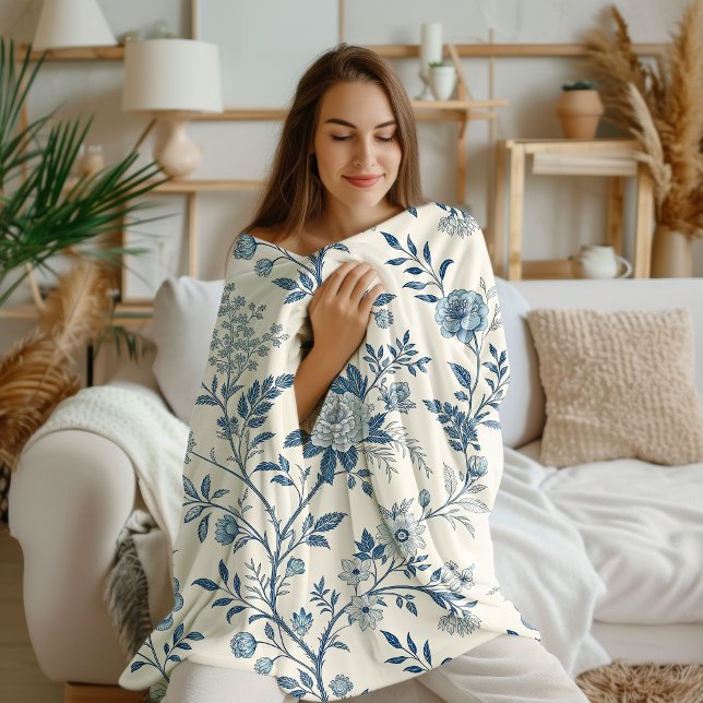 Blue Vintage Floral Pattern Fleece Blanket (Creator Uploaded)