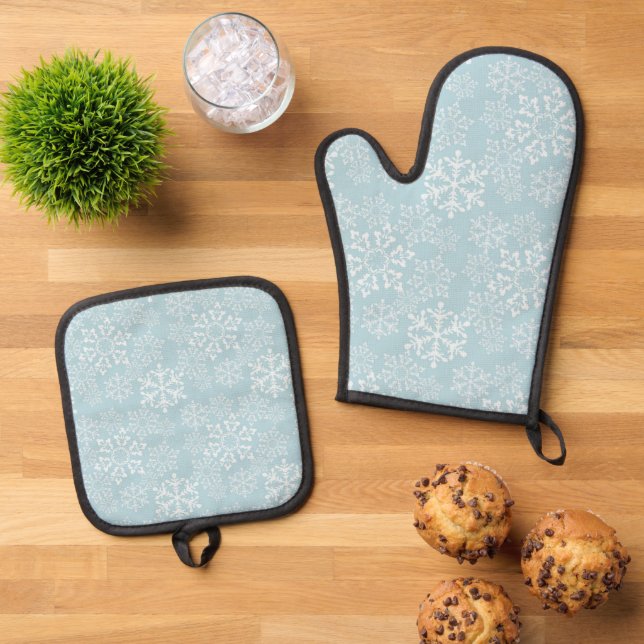 Blue Winter White Snowflakes Oven Mitt & Pot Holder Set (Top Down)