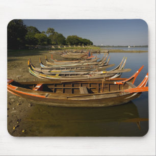 Boats on lake between Kyauktawgyi Paya and Mouse Pad