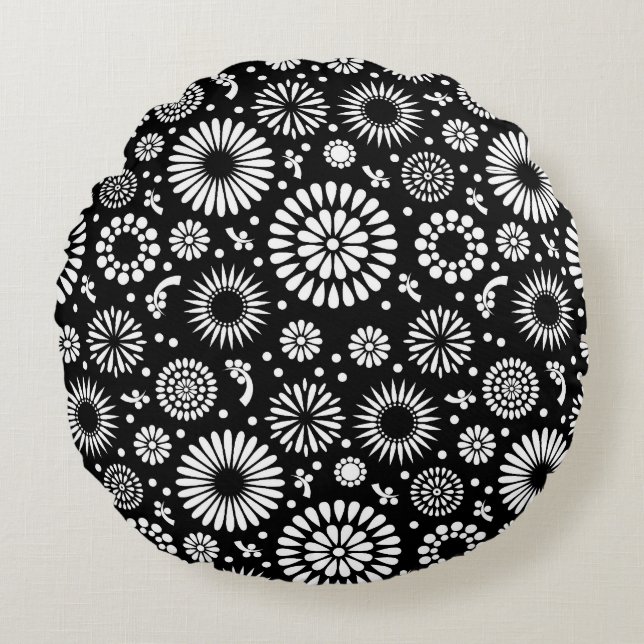 Boho flowers Black and White vector floral pattern Round Cushion (Front)