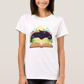 Book Lover Gift, Cat Lover Gift Women, Halloween  T-Shirt