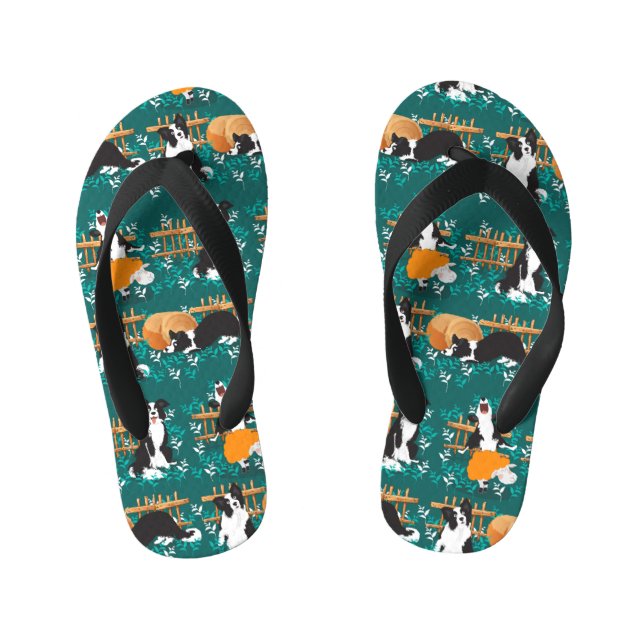 Border Collie playing with sheep Kid's Thongs (Footbed)