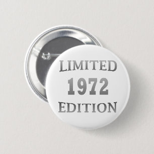 Born in 1972 vintage birthday 6 cm round badge