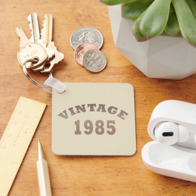born in 1985 vintage 40th birthday gift key ring (Desk)
