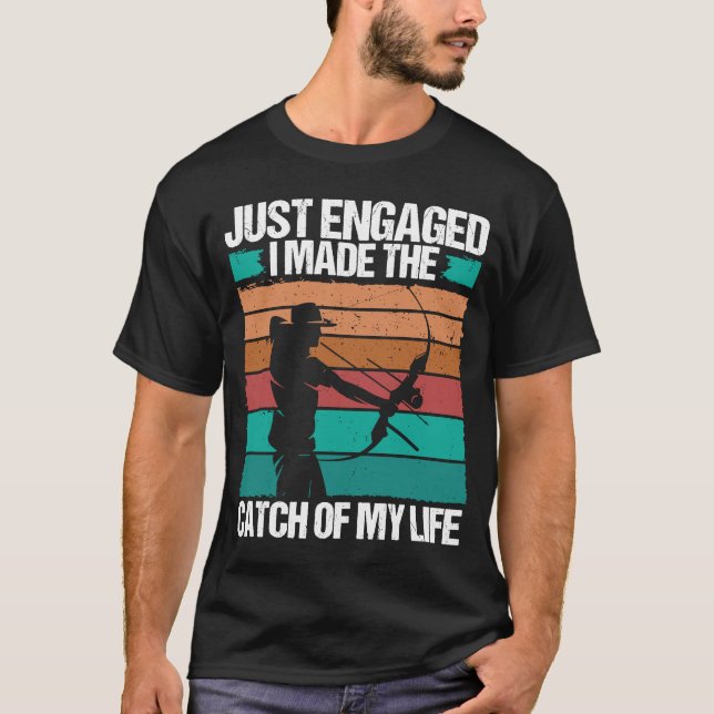 Bowfisher Engagement Catch of my Life Bowfishing M T-Shirt (Front)
