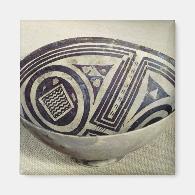 Bowl decorated with a geometric pattern magnet (Front)
