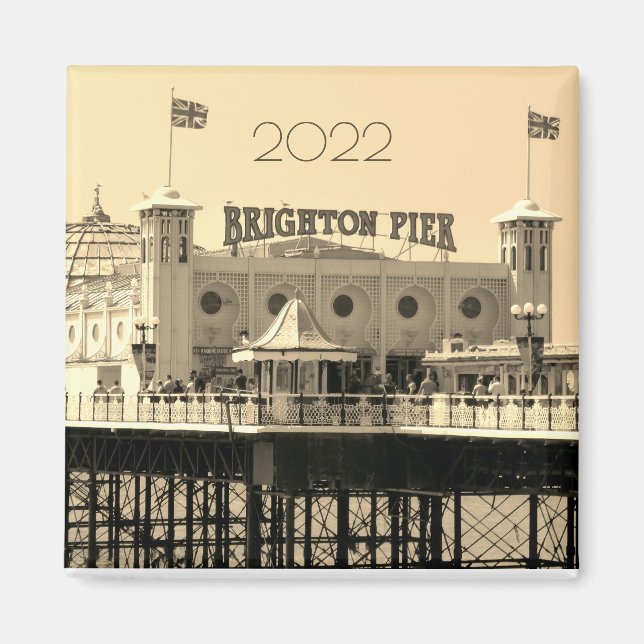 Brighton Pier ENGLAND Year Novelty Magnet (Front)