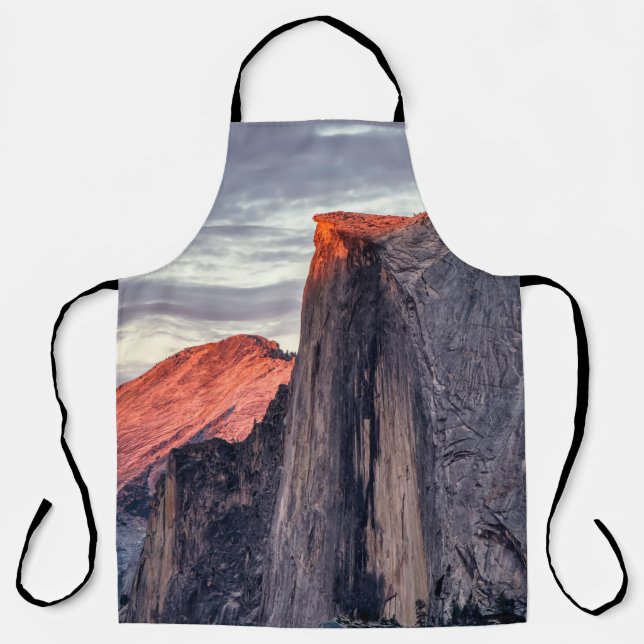 BROWN AND BLACK ROCK FORMATIONS APRON (Front)