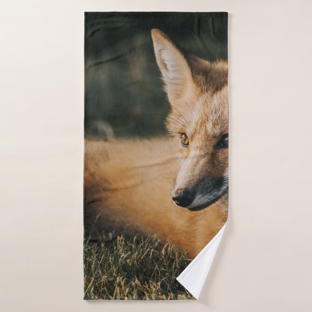 BROWN FOX ON GROUND BATH TOWEL (Bath Towel)