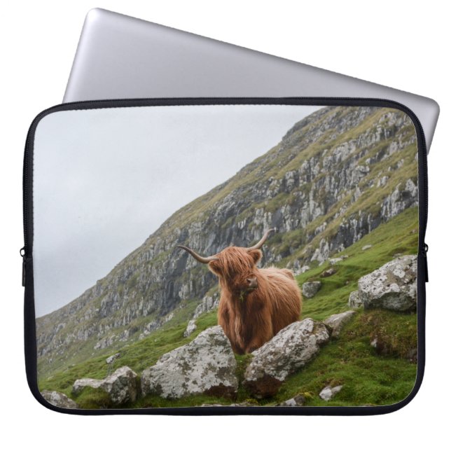 BROWN OX ON MOUNTAIN LAPTOP SLEEVE (Front)