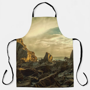 BROWN ROCK FORMATION APRON