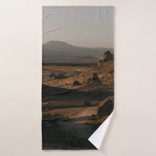 BROWN ROCK FORMATION ON BROWN FIELD DURING DAYTIME BATH TOWEL