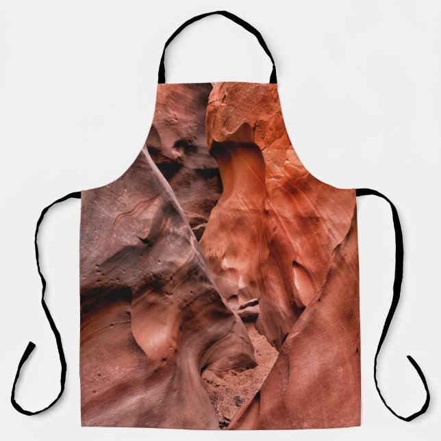 Brown rock formations apron (Front)