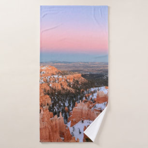 BROWN ROCKY MOUNTAIN UNDER BLUE SKY BATH TOWEL