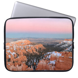 BROWN ROCKY MOUNTAIN UNDER BLUE SKY LAPTOP SLEEVE