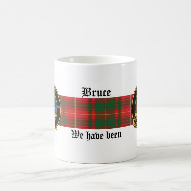 Bruce Scottish crest and Tartan mug (Center)
