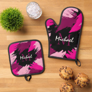Brushstrokes shades of hot pink name with monogram oven mitt & pot holder set