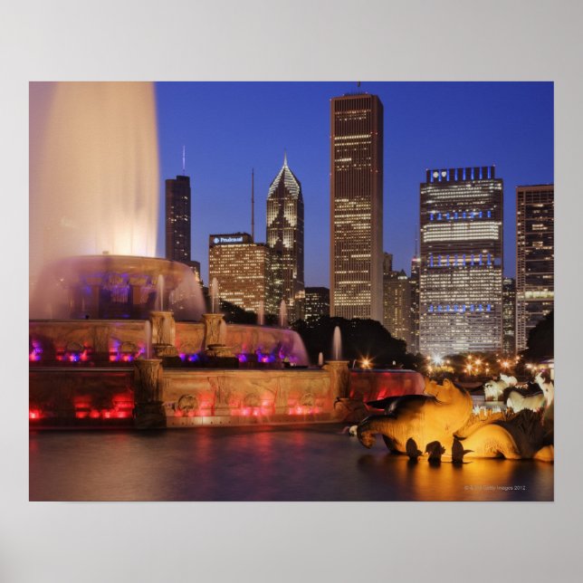 Buckingham Fountain at Dusk Poster (Front)