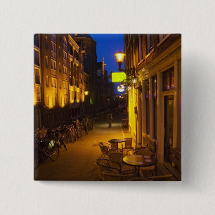 Buildings with 17th or 18th century facade and 15 cm square badge