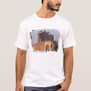 Buland Darwaza Gate of Victory) to the Dargah T-Shirt