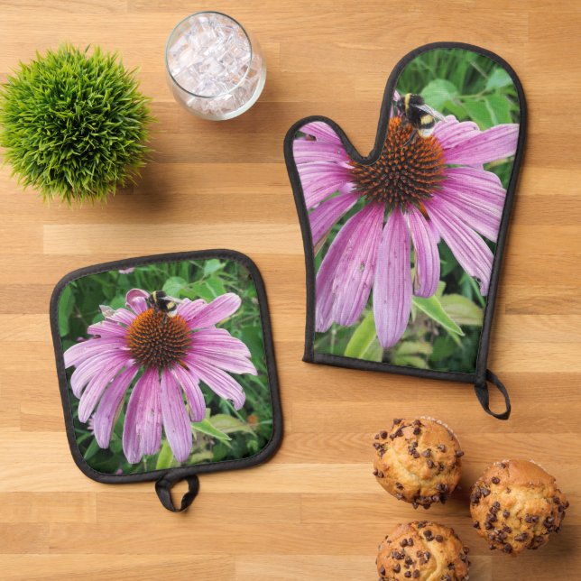 Bumblebee on Eastern purple Coneflower Oven Mitt & Pot Holder Set (Top Down)