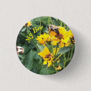 Bumblebee Pollinating a Yellow Flower 3 Cm Round Badge