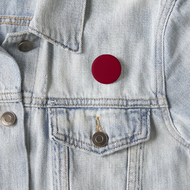 Burgundy 3 Cm Round Badge (In Situ)