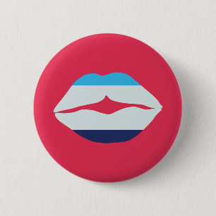 Burgundy And Blue Striped Lips 6 Cm Round Badge