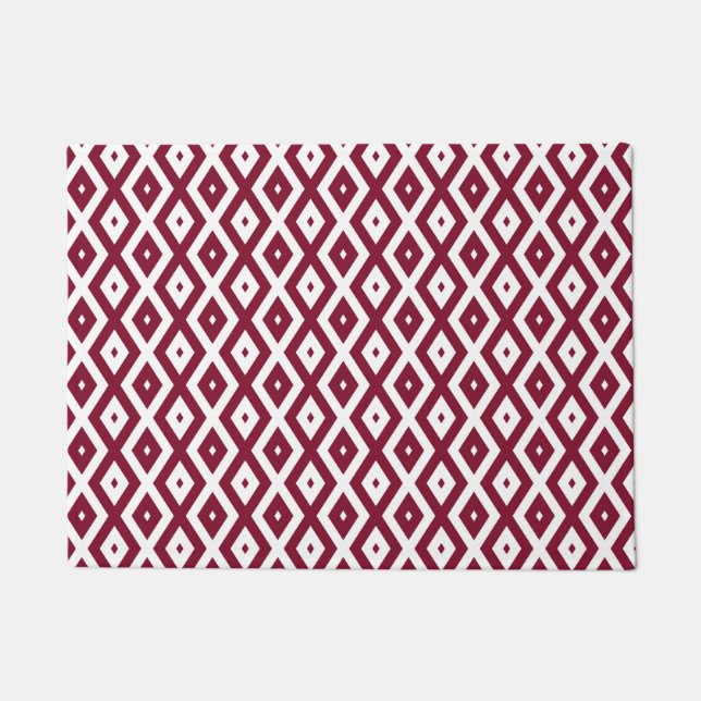 Burgundy and white diamond pattern doormat (Front)