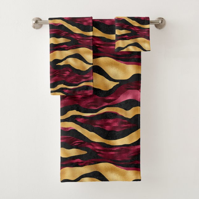 Burgundy gold tiled pattern bath towel set (Insitu)