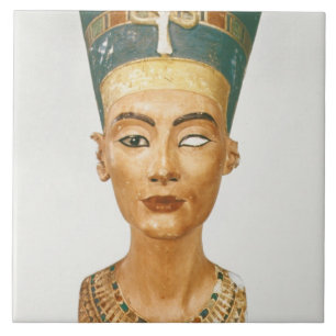 Bust of Queen Nefertiti, front view, from the stud Tile