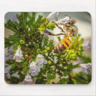 Busy Bee working hard Mouse Pad