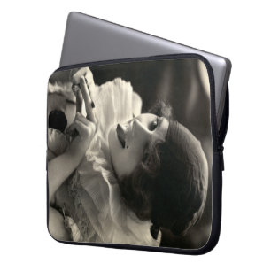 C. 1910 Pretty Woman's Taunt Laptop Sleeve