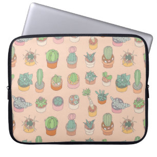 Cacti in pots, vintage pattern. laptop sleeve