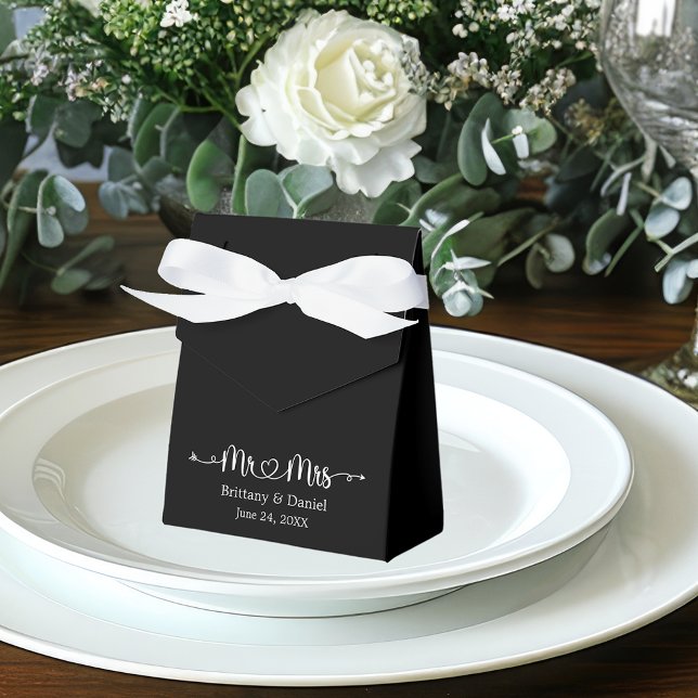 Calligraphy Heart Mr. and Mrs. Wedding Black Favour Box (Customize to change your personalized text size or text style.)