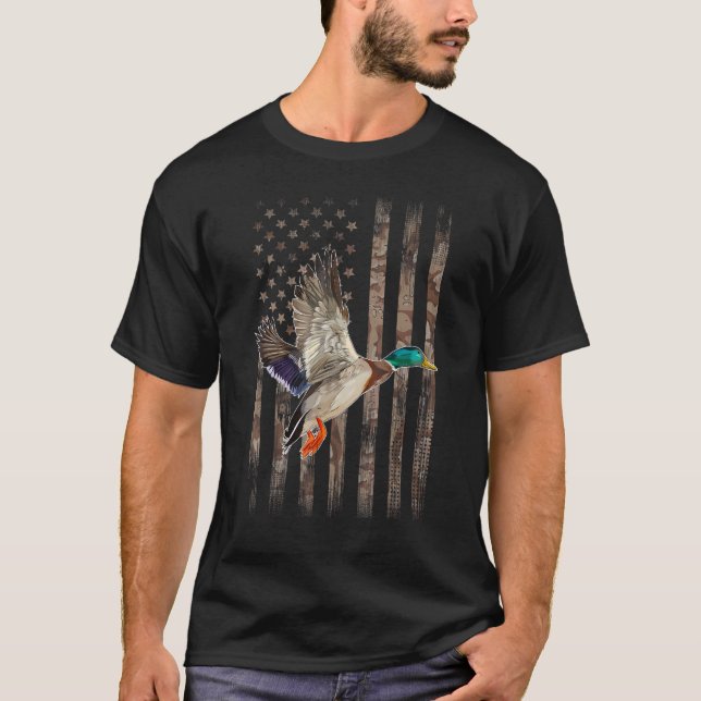 Camouflage American Flag Duck Hunting   Ducks Hunt T-Shirt (Front)