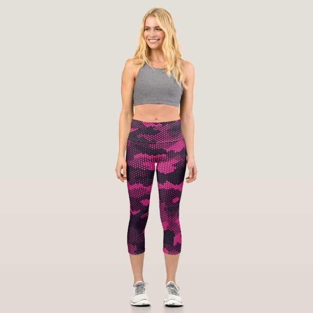 Camouflage hexagonal, military texture background capri leggings (Front)