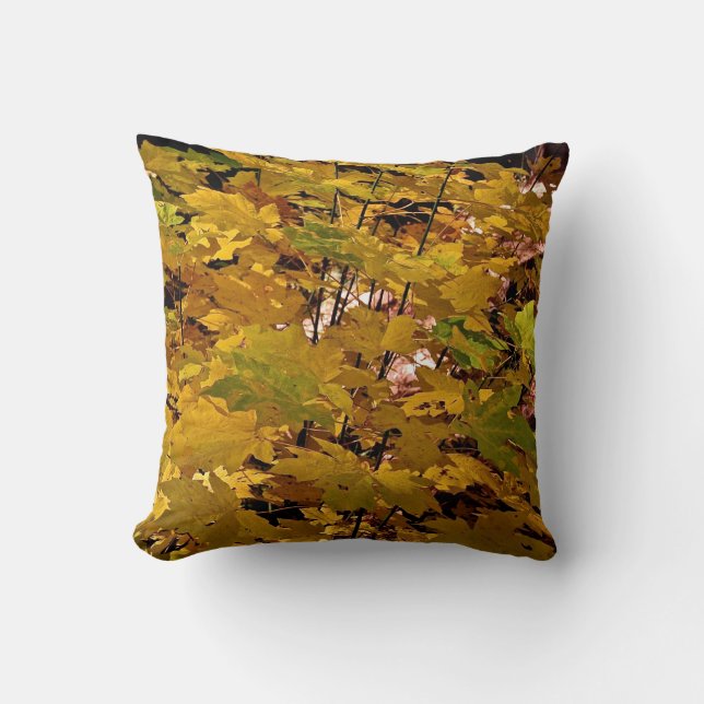 CAMOUFLAGE WITH LEAVES IN LATE FALL CUSHION (Front)
